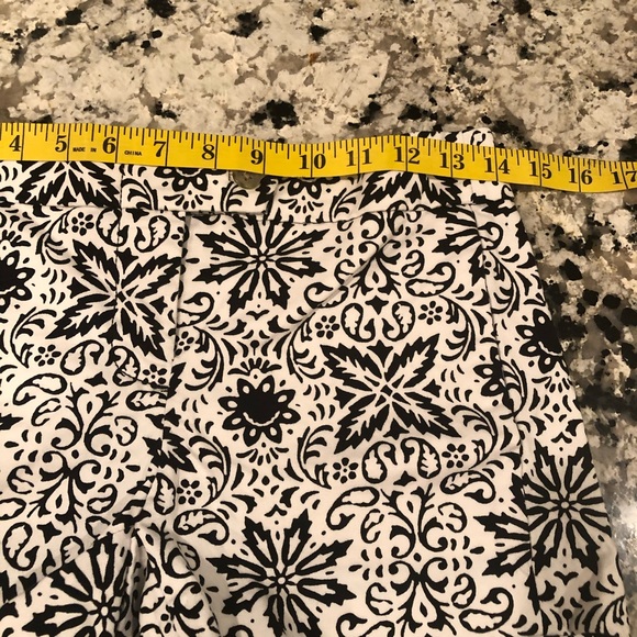 J. Crew Factory City Fit Black White 3" Floral Shorts - Picture 4 of 9